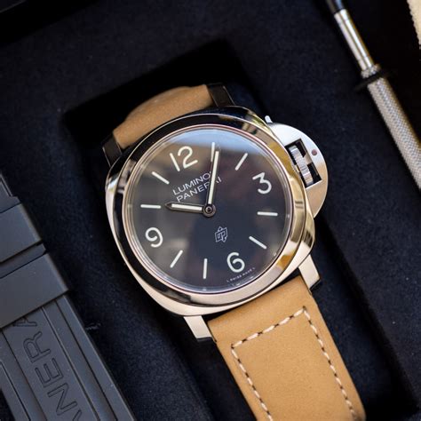 panerai pam01086 logo.